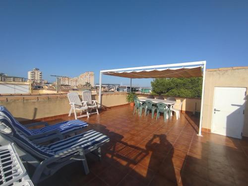 apartamento con piscina y terraza