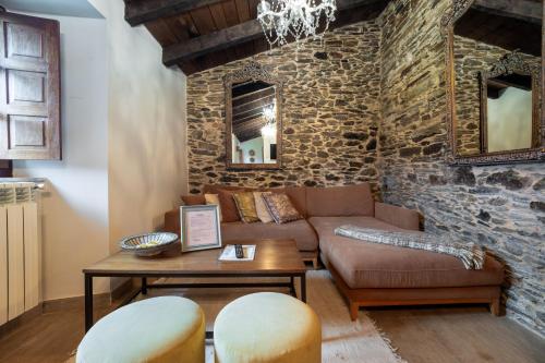 a living room with a couch and a table at Aldea A Paínza in Arzúa