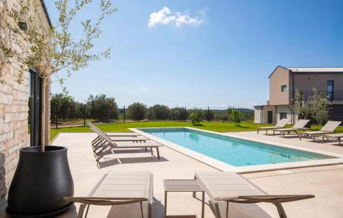 Nice Home In Bale With Sauna