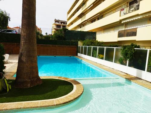 Studio moderne au calme proche vieil Antibes et mer
