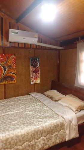a bedroom with two beds and a air vent at Chill House kohchang in Ban Bang Bao