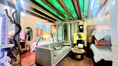 VERSACE 4PACK -SMART HOME- AIR CONDITIONER - GOTIC quarter- PRIVATE STUDIO- Beach 10 minutes