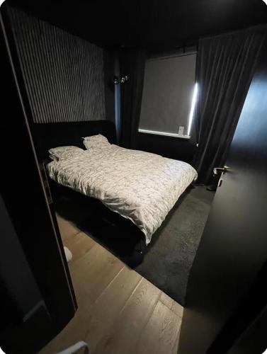 Cozy Shared Flat in Heart of Iceland near airport