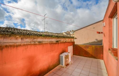 a brick wall with an air conditioner on a balcony at Casa Giulia 8 in Ragusa