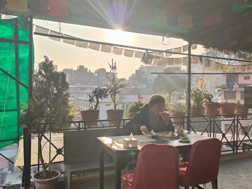 Tetamu yang menginap di Three Peaks Inn