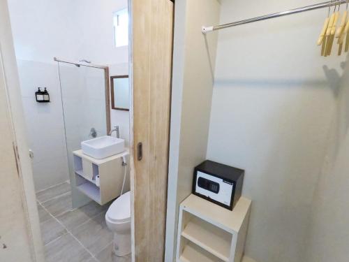 a bathroom with a toilet and a sink at Villa PhyPhy 3 in Gili Trawangan