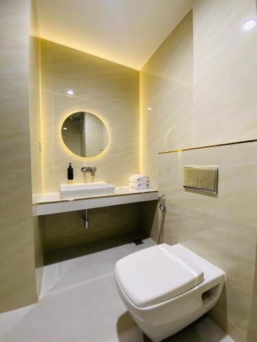 a bathroom with a white toilet and a sink at The Manak Bagh in Sehore
