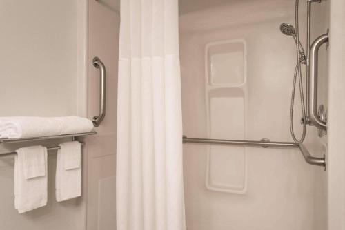 a bathroom with a shower with a shower curtain at Country Inn & Suites by Radisson, Waterloo, IA in Waterloo