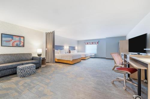 a hotel room with a bed and a couch at Home2 Suites By Hilton New Braunfels in New Braunfels