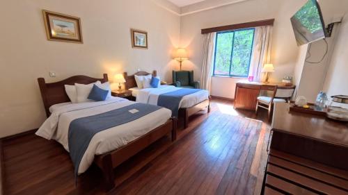 Llit o llits en una habitació de La Mada Hotel