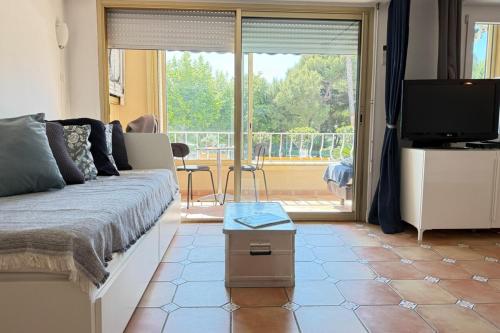 One-bedroom apt ideally located in front of the Midi beaches