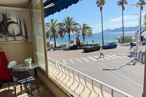 One-bedroom apt ideally located in front of the Midi beaches