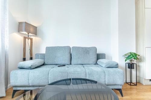 Central Vienna Chic & Comfortable 1BR & 1LR Apt