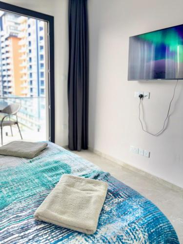 a bedroom with a bed with two towels on it at Riverside studio in Iskele in Dherinia