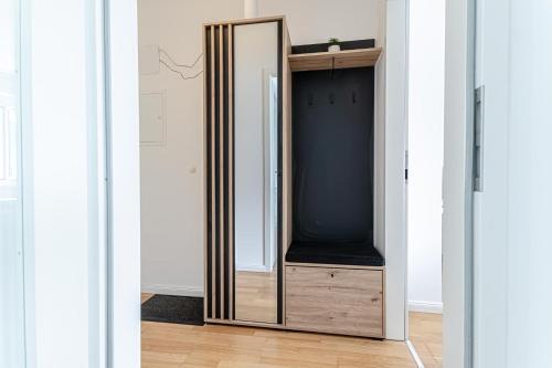 Modern & Stylish 1BR, 1LR Apartment at Vienna Center
