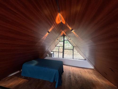 Katil atau katil-katil dalam bilik di Las cabañas