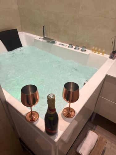 LES BULLES DE MONA - Alcove - Spa - Clim