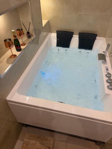 LES BULLES DE MONA - Passion - Spa - Clim