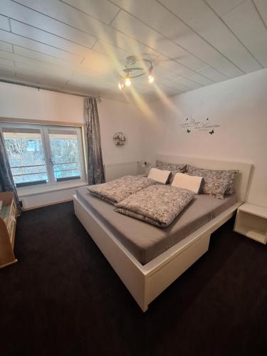 a bedroom with a large bed in a room at Vögelhof in Doren