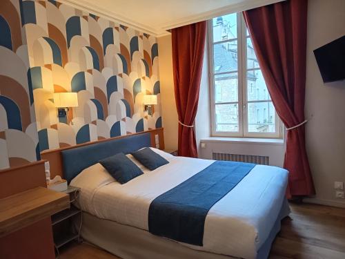 a bedroom with a bed and a large window at Le Pavillon Saint-Martin in Souillac