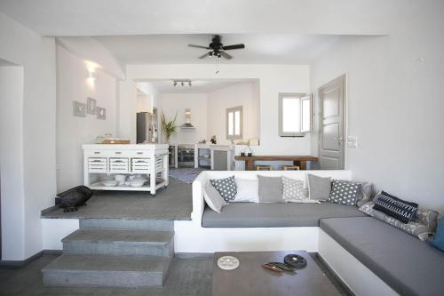 Gallery image of Serifos Beachfront Villa Ganema in Ganema