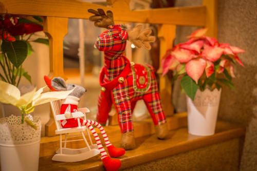 a figurine of a reindeer standing on a shelf at Tatrzański Dworek in Biały Dunajec