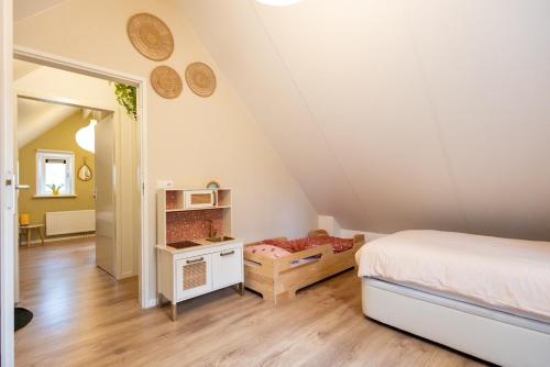 a bedroom with a bed and a fireplace at Vakantiehuis Vliegend Hert Veluwe in Nunspeet