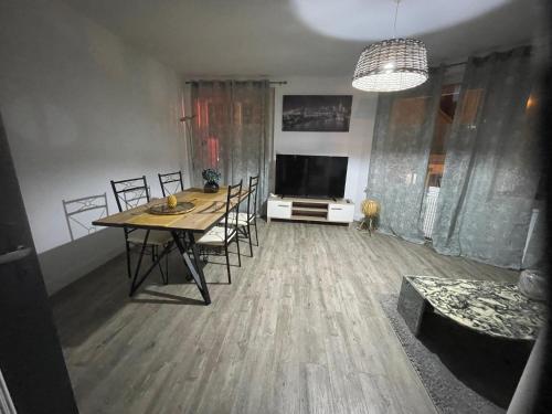 a living room with a table and a television at L'appart du Château in Blois