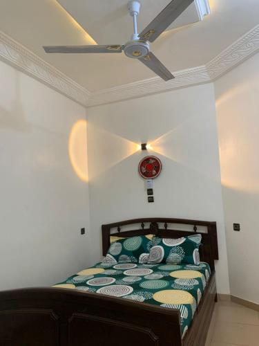Llit o llits en una habitació de Hôtel Okpèyèmi