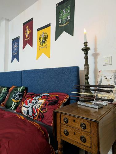 a bedroom with a bed and a table with a candle at FeWo JoJo am Luegsteinsee mit traumhaftem Kaiserblick in Kiefersfelden