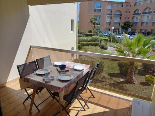 Hélios 24, T2 climatisé, parking, terrasse, 500m plage