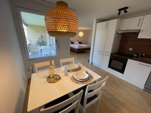 a kitchen and dining room with a table and chairs at Fli Apartment in Weesen