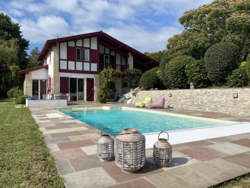 Cozy family villa for 10 people, pool