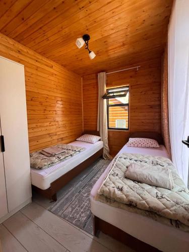Llit o llits en una habitació de Малинка