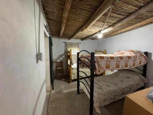 Kama o mga kama sa kuwarto sa Maju