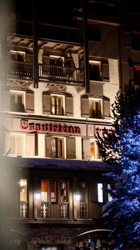 a building with a christmas tree in front of it at Hotel Tsanteleina in Val-d'Isère