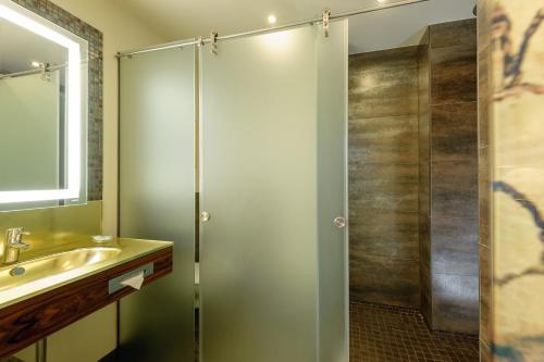 a bathroom with a glass shower and a sink at Hotel Josefshof am Rathaus in Vienna