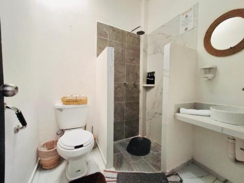 a bathroom with a toilet and a shower at Baru chachalacas in Chachalacas