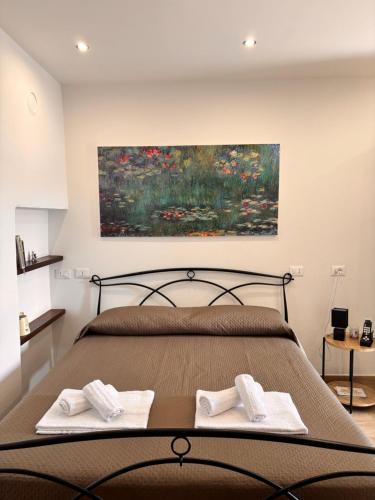 a bedroom with a bed with two towels on it at La Casetta in Grotte di Castro
