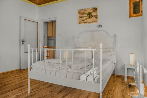 Cozy 2BR Apartment Near Millennium Tower