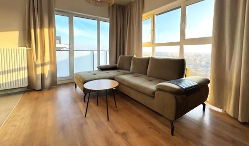 Modern Sunny Apartment Close to City Cente