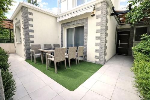 GREEN OASIS near the beach and tourist area