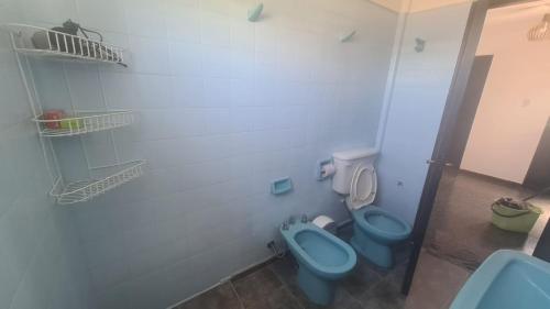a bathroom with a blue toilet in a room at El Tesoro Cordobés in Córdoba