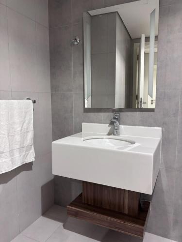 a bathroom with a white sink and a mirror at شقة في دار المشاعر in Mecca