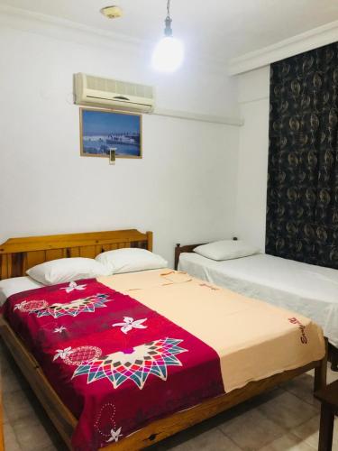 En eller flere senge i et værelse på Villa Truva