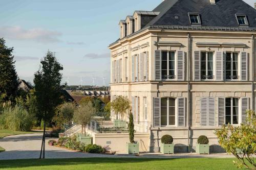 Domaine de l'Ormeau - Luxury Estate with Indoor Pool and Spa in Falaise, Normandy - Steps from William the Conqueror's Castle