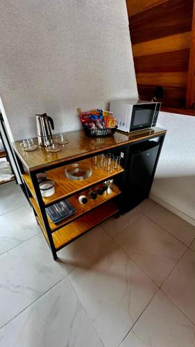 a table with a microwave on top of it at Pousada Estrela Dalva in Piracaia