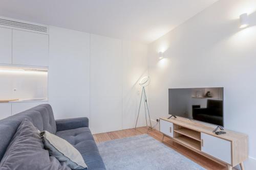 Modern Flat With Balcony on Rua das Flores - 1st