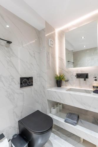 Acropolis Luxurious Legacy