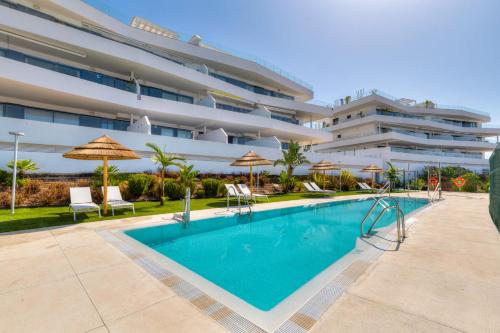 One 80 within walking distance to the sea